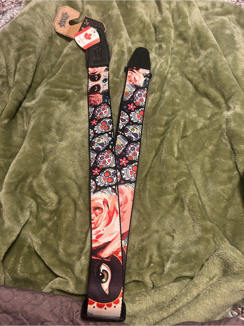 Levy’sSugar Skull Guitar Strap - Black & Pink